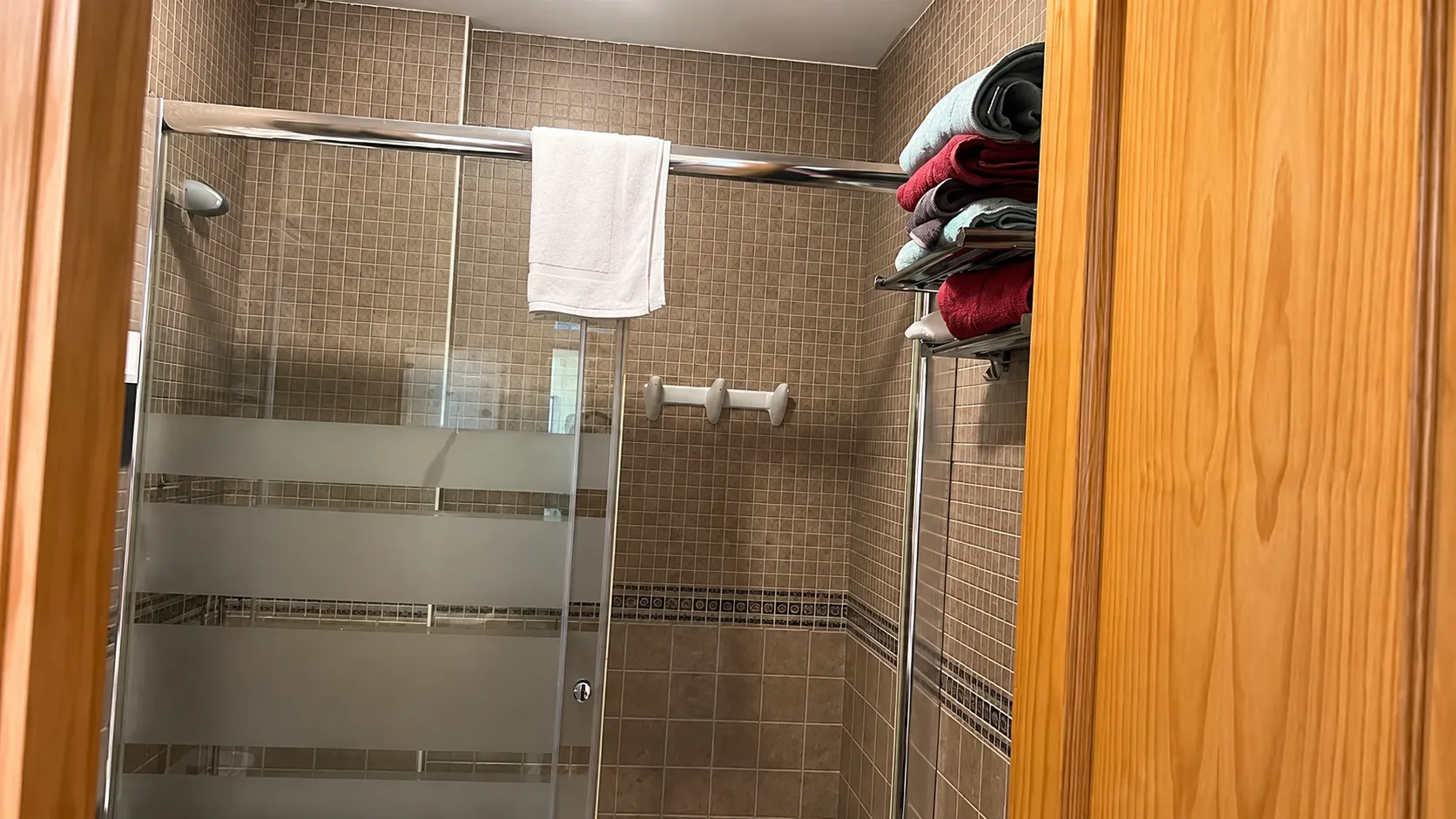Baño completo de los Alojamientos Aguasblanquillas